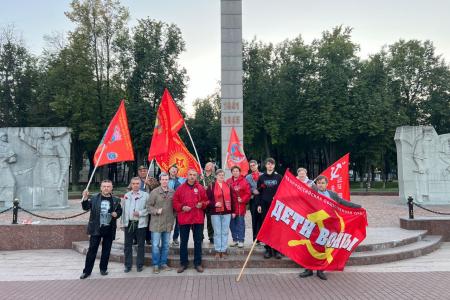 Коммунисты Московской области почтили память о погибших воинах в День памяти и скорби