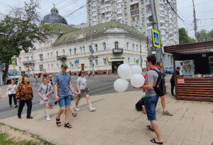 Саратов. Только при социализме у детей может быть счастливое детство!