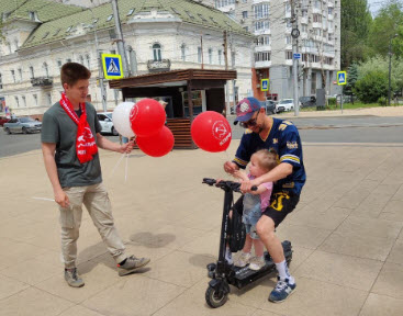 Саратов. Только при социализме у детей может быть счастливое детство!