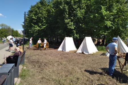 Московские коммунисты посетили реконструкцию сражения русских и французов 1812 года