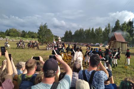 Московские коммунисты посетили реконструкцию сражения русских и французов 1812 года