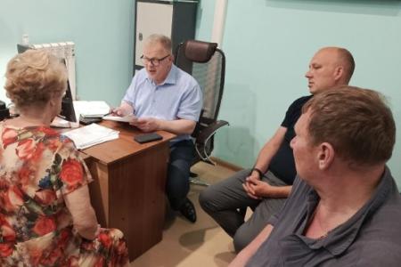 Руководитель фракции КПРФ в Мособлдуме Александр Наумов провел прием граждан в Озёрах