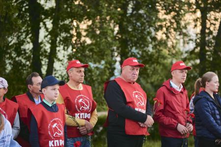 Коммунисты Нижегородской области приняли участие в акции "Свеча памяти"