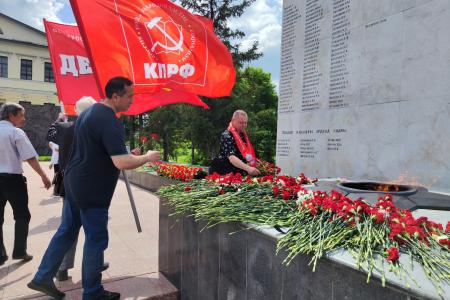 Коммунисты Тюмени почтили память павших в годы Великой Отечественной войны