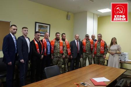 Г.А. Зюганов вручил партбилет Герою ДНР, командиру с позывным «ЧИП» и встретился с донецкими коммунистами-военнослужащими