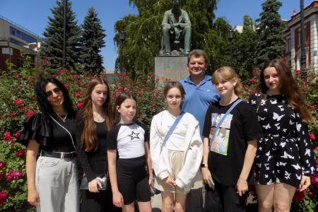 Воронеж по приглашению депутата Госдумы Сергея Гаврилова и Воронежского обкома КПРФ посетили дети из ЛНР