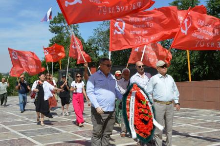Коммунисты Калмыкии отметили День памяти и скорби