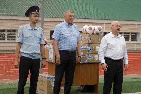 Воронежская область. Сергей Гаврилов передал 120 футбольных мячей юным спортсменам «Динамо»