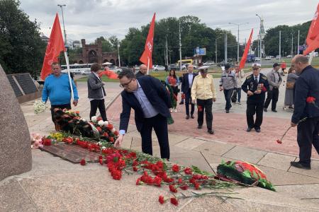 Коммунисты Калининградской области почтили память погибших в Великой Отечественной войне