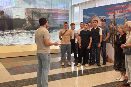Молодые спортсмены Московской области посетили выставку, посвящённую лидеру Коммунистической партии Г.А. Зюганову