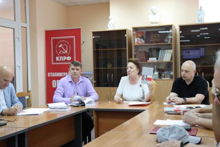 В Сталинградском обкоме КПРФ прошла читательская конференция по книге А. Житнухина «Жизнь замечательных людей. Геннадий Зюганов. Биография продолжается»