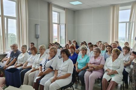 Первый секретарь Рязанского обкома КПРФ Денис Сидоров поздравил сотрудников кардиологического диспансера с днём медработника
