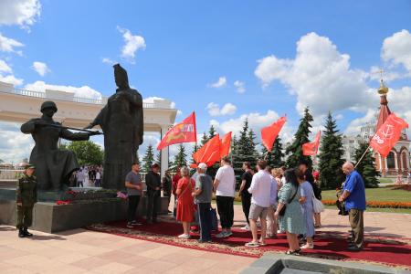 Коммунисты и комсомольцы Мордовии почтили память павших в годы Великой Отечественной войны