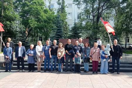 Вологодские коммунисты возложили цветы к Вечному огню