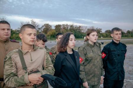 Комсомольский актив ЛНР собрался в 4 утра на месте подвига политрука Еременко