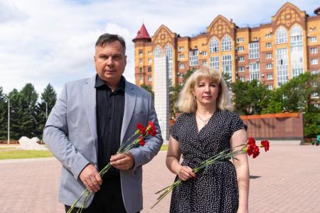 Коммунисты Приамурья возложили цветы и венки к Вечному огню в Благовещенске