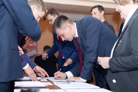 Коммунисты ЛНР провели отчётно-выборную конференцию