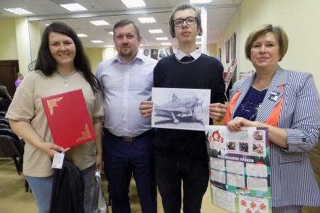 В Воронежском обкоме КПРФ состоялось торжественное награждение  победителей конкурса рисунков «Парад победы»