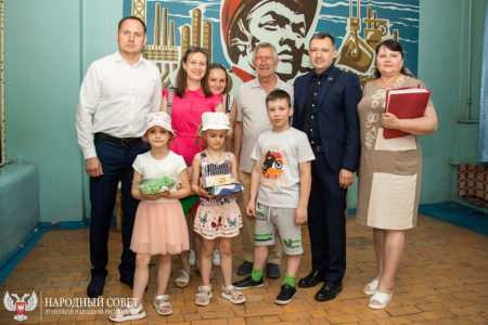 День защиты детей для коммунистов ДНР -  особенный праздник