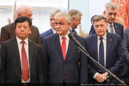 В Госдуме открылась выставка, посвященная юбилею лидера КПРФ