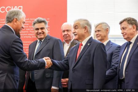 В Госдуме открылась выставка, посвященная юбилею лидера КПРФ
