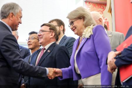 В Госдуме открылась выставка, посвященная юбилею лидера КПРФ