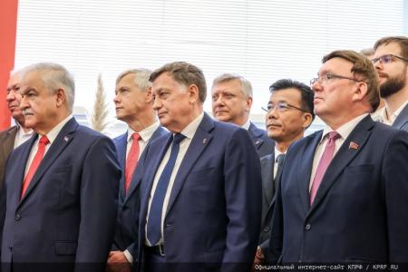 В Госдуме открылась выставка, посвященная юбилею лидера КПРФ