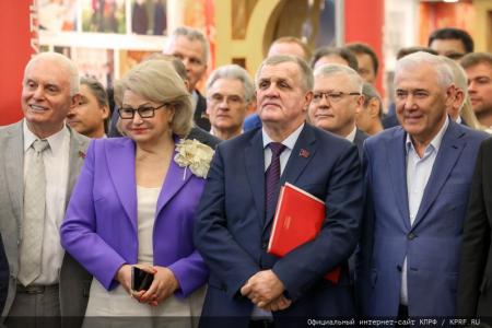 В Госдуме открылась выставка, посвященная юбилею лидера КПРФ