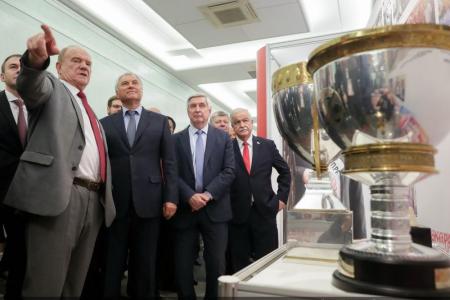 В Госдуме открылась выставка, посвященная юбилею лидера КПРФ