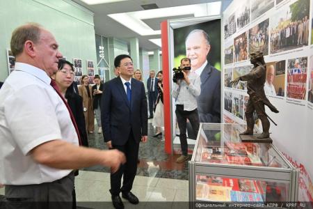 Г.А. Зюганов принял делегацию Компартии Китая во главе с  заместителем заведующего Организационным отделом ЦК КПК Хуан Цзяньфа