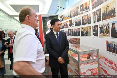 Г.А. Зюганов принял делегацию Компартии Китая во главе с  заместителем заведующего Организационным отделом ЦК КПК Хуан Цзяньфа
