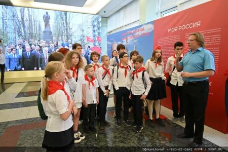 Московские коммунисты и сторонники КПРФ посетили выставку «Геннадий Зюганов. Время. События. Люди»