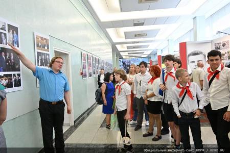 Московские коммунисты и сторонники КПРФ посетили выставку «Геннадий Зюганов. Время. События. Люди»