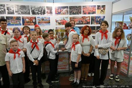 Московские коммунисты и сторонники КПРФ посетили выставку «Геннадий Зюганов. Время. События. Люди»