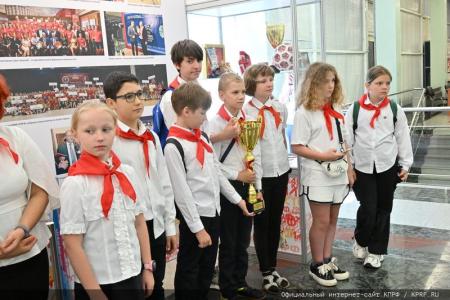 Московские коммунисты и сторонники КПРФ посетили выставку «Геннадий Зюганов. Время. События. Люди»