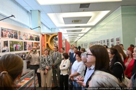 Московские коммунисты и сторонники КПРФ посетили выставку «Геннадий Зюганов. Время. События. Люди»