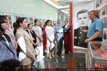 Московские коммунисты и сторонники КПРФ посетили выставку «Геннадий Зюганов. Время. События. Люди»