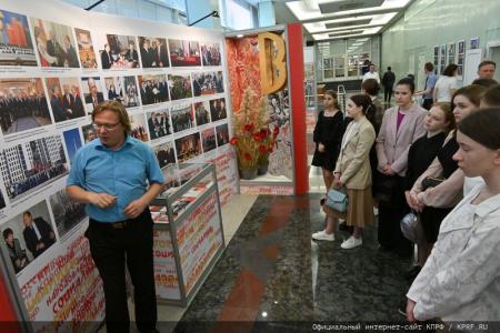 Московские коммунисты и сторонники КПРФ посетили выставку «Геннадий Зюганов. Время. События. Люди»
