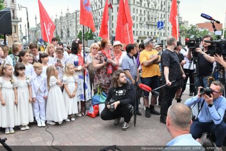 В Москве прошла патриотическая акция, посвященная Дню русского языка и Пушкинскому Дню России