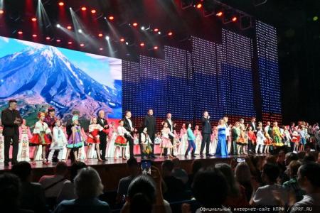 При поддержке КПРФ в Государственном Кремлевском Дворце состоялся Фестиваль всероссийского оркестра национальных инструментов народов России