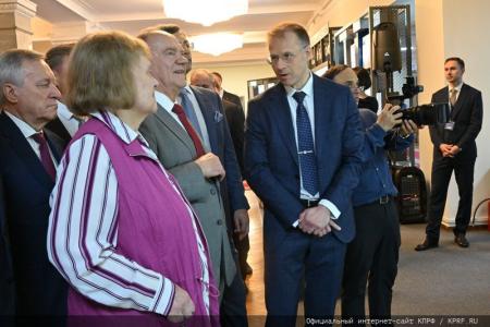 В Госдуме открылась выставка, посвященная юбилею лидера КПРФ