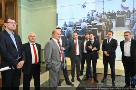 Газета "Правда" об открывшейся в Госдуме выставке, посвященной 80-летию Г.А. Зюганова