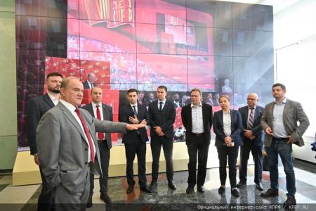 Газета "Правда" об открывшейся в Госдуме выставке, посвященной 80-летию Г.А. Зюганова
