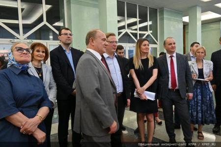 Газета "Правда" об открывшейся в Госдуме выставке, посвященной 80-летию Г.А. Зюганова