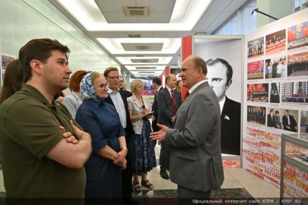 Газета "Правда" об открывшейся в Госдуме выставке, посвященной 80-летию Г.А. Зюганова
