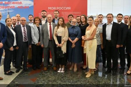 Газета "Правда" об открывшейся в Госдуме выставке, посвященной 80-летию Г.А. Зюганова