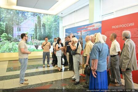 Газета "Правда" об открывшейся в Госдуме выставке, посвященной 80-летию Г.А. Зюганова