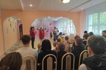 Депутат Госдумы Мария Прусакова поздравила с праздником воспитанников двух детских домов в Барнауле