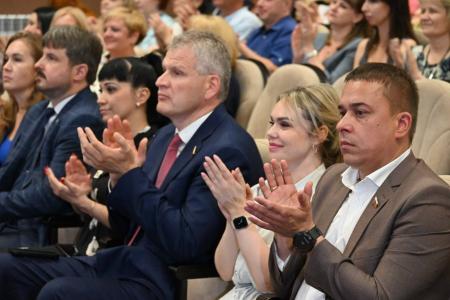 В Ульяновске поздравили врачей с наступающем Днем медицинского работника