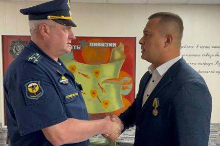 Депутаты-коммунисты Законодательного Собрания Ульяновской области Роман Султашов и Рамиль Хакимов награждены медалями Министерства обороны РФ им. Генерала Армии Маргелова